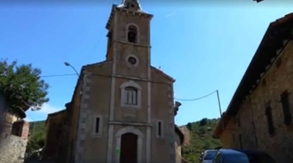 Se cae una campana de la iglesia de Tejerina mientras se estaba volteando  para una celebración