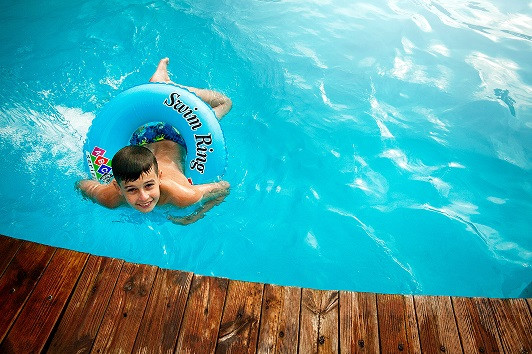 Cómo disfrutar más del verano con una piscina desmontable
