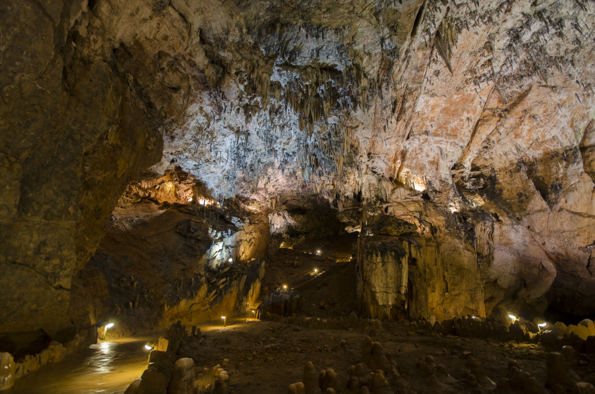 FOTO CUEVA VALPORQUERO