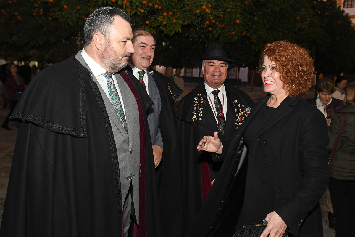 El presidente saluda a la teniente alcalde del ayuntamiento de Sevilla