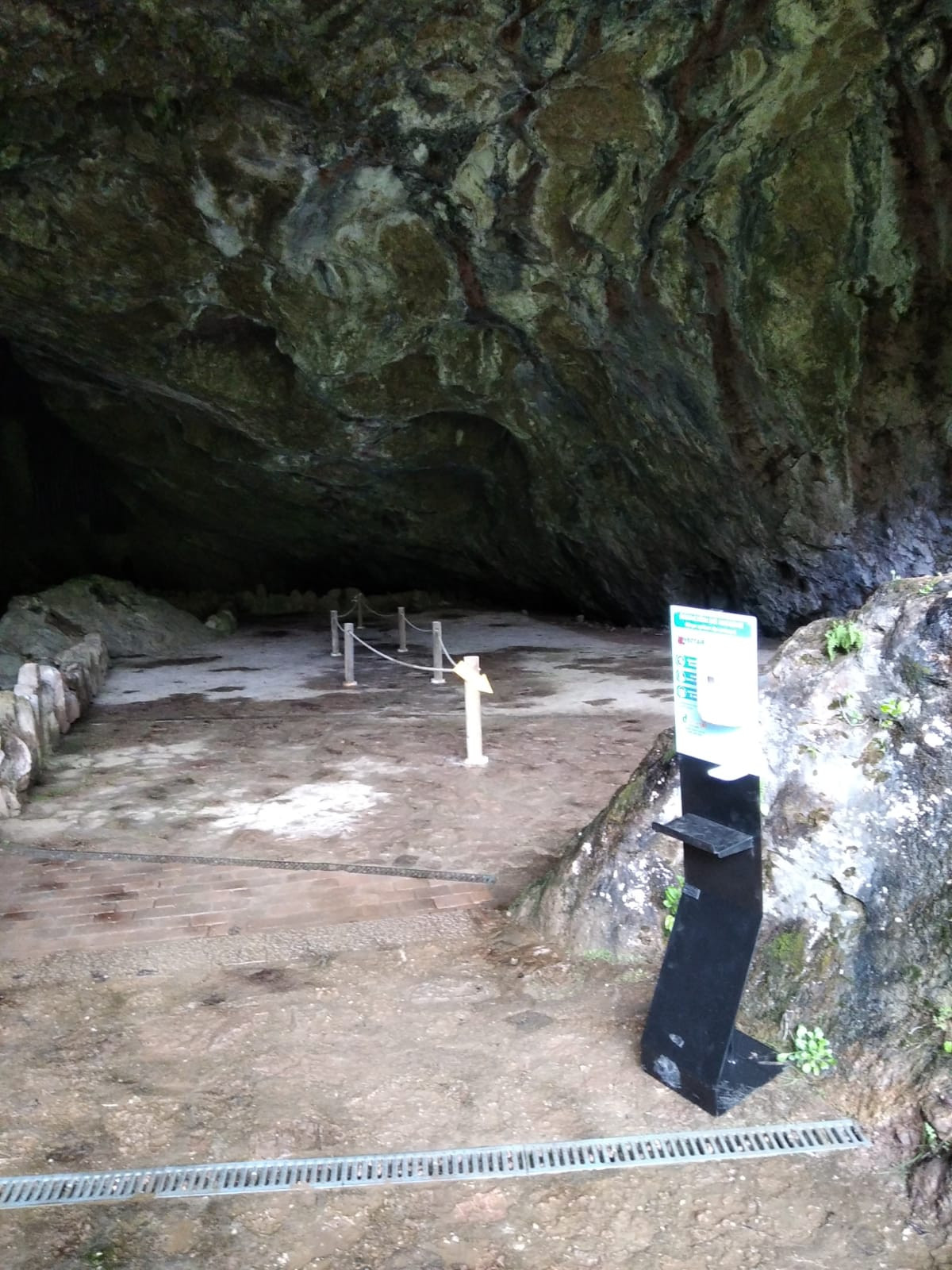Foto Acceso a Cueva