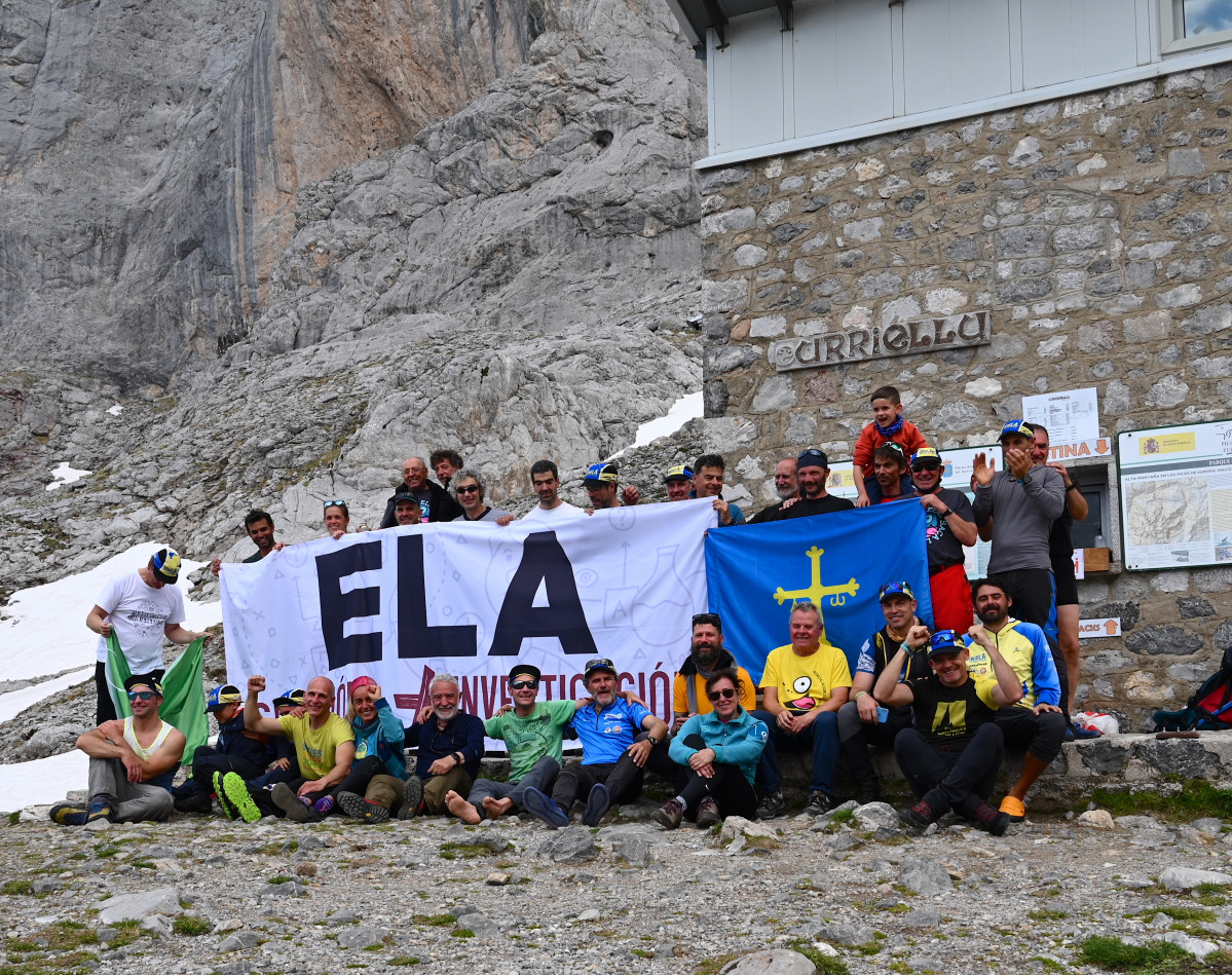 Parte del grupo al finalizar la jornada en la Vega de Urriellu