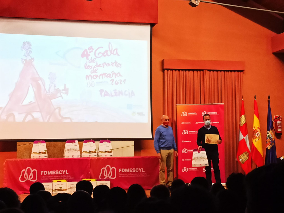 Carlos Lozano, Presidente de En Ruta por las Enfermedades Raras, recibe premio FDMESCYL 2020 2021