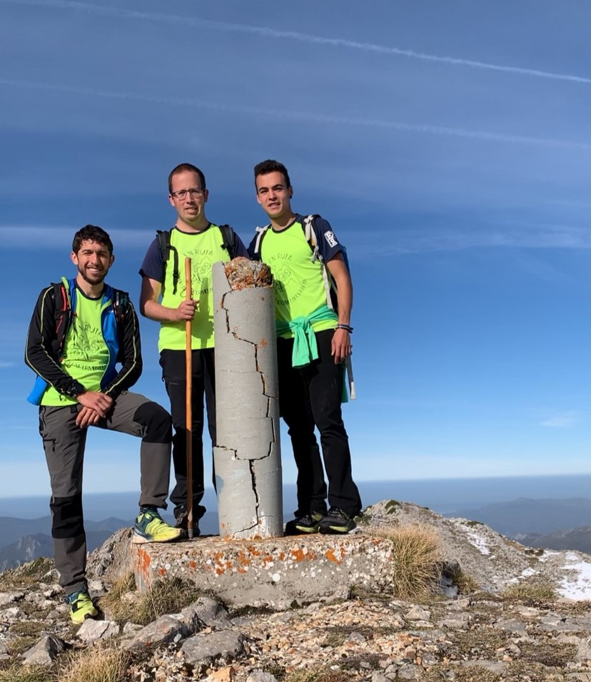 Manuel Merillas, Carlos Lozano y Guillermo Acosta coronan Peña Chana (2.068 m)