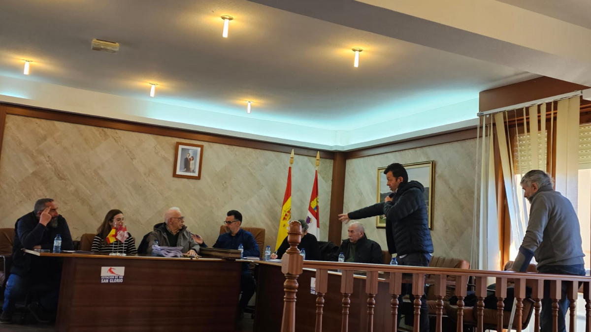 Pleno investidura Oscar fdez ayuntamiento boca de huergano (12)