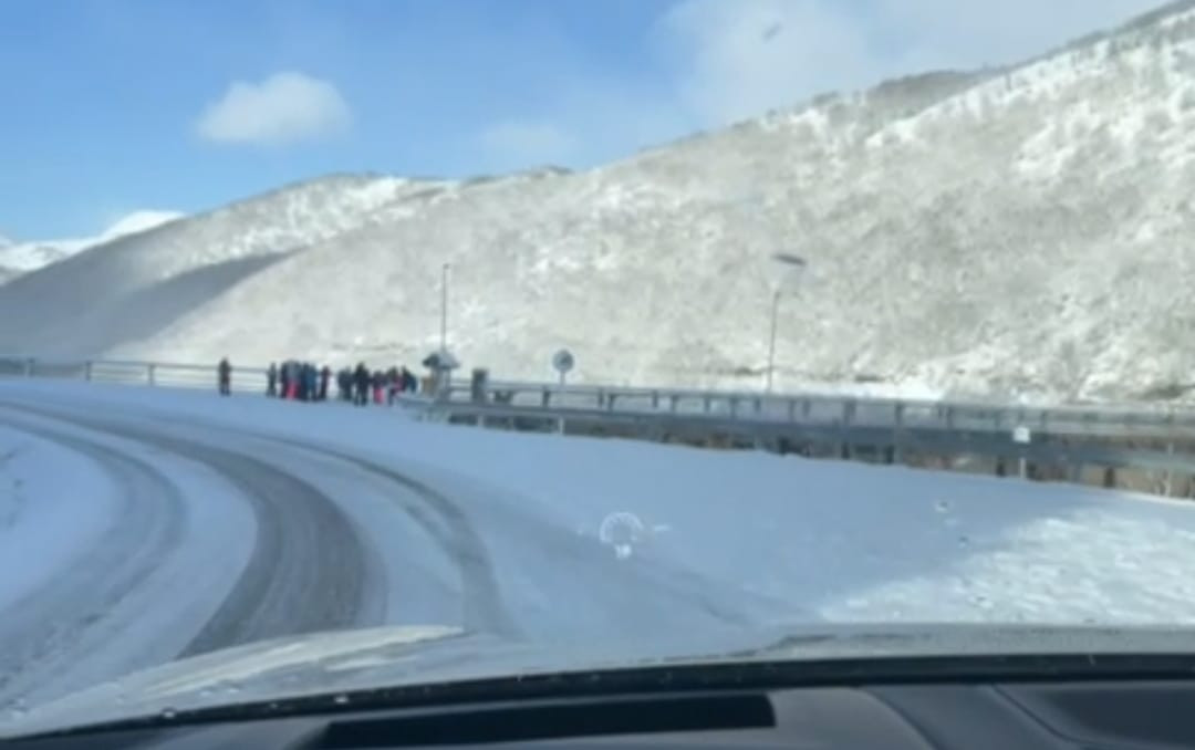 Carretera nevada accidente autobus embalse del porma