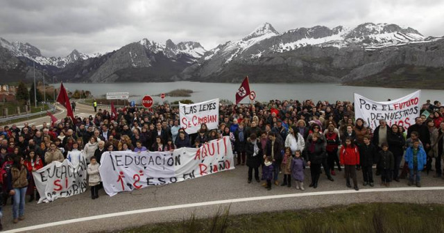 Riaño manifestación colegio ddv