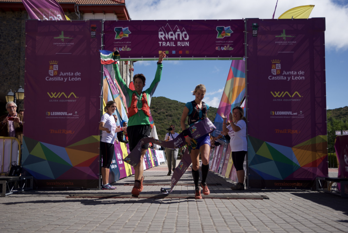 Etapa 3 Riaño Trail Run Landie y Christiaan Greyling Crédito Aitor Toribio