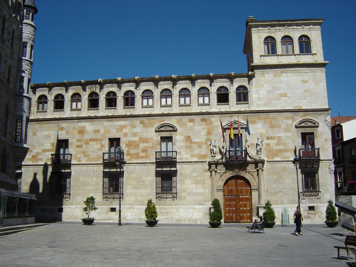 Fachada del Palacio de los Guzmanes