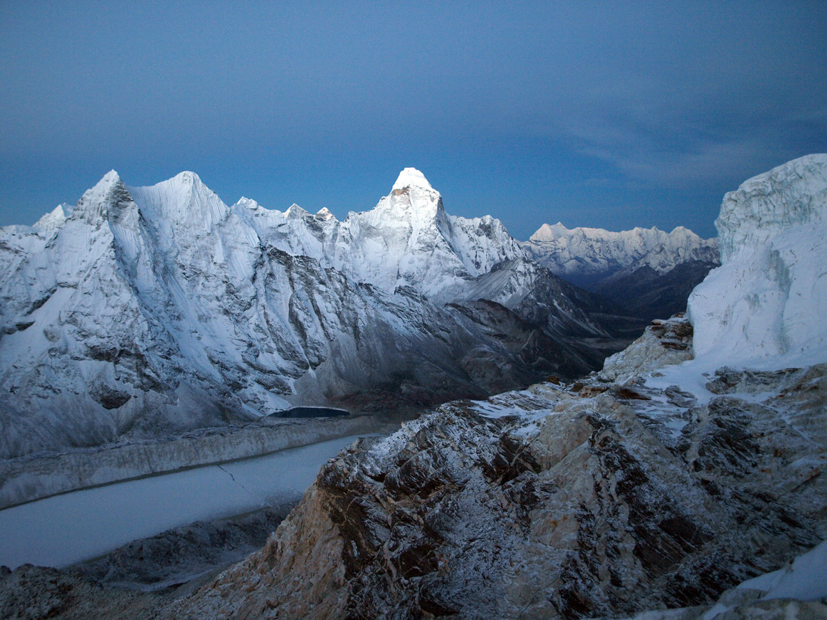 Amanecer sobre el Ama Dablam