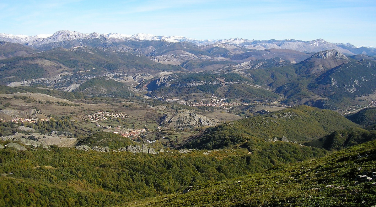 Vista de Los Barrios y Pola de Gordu00f3n