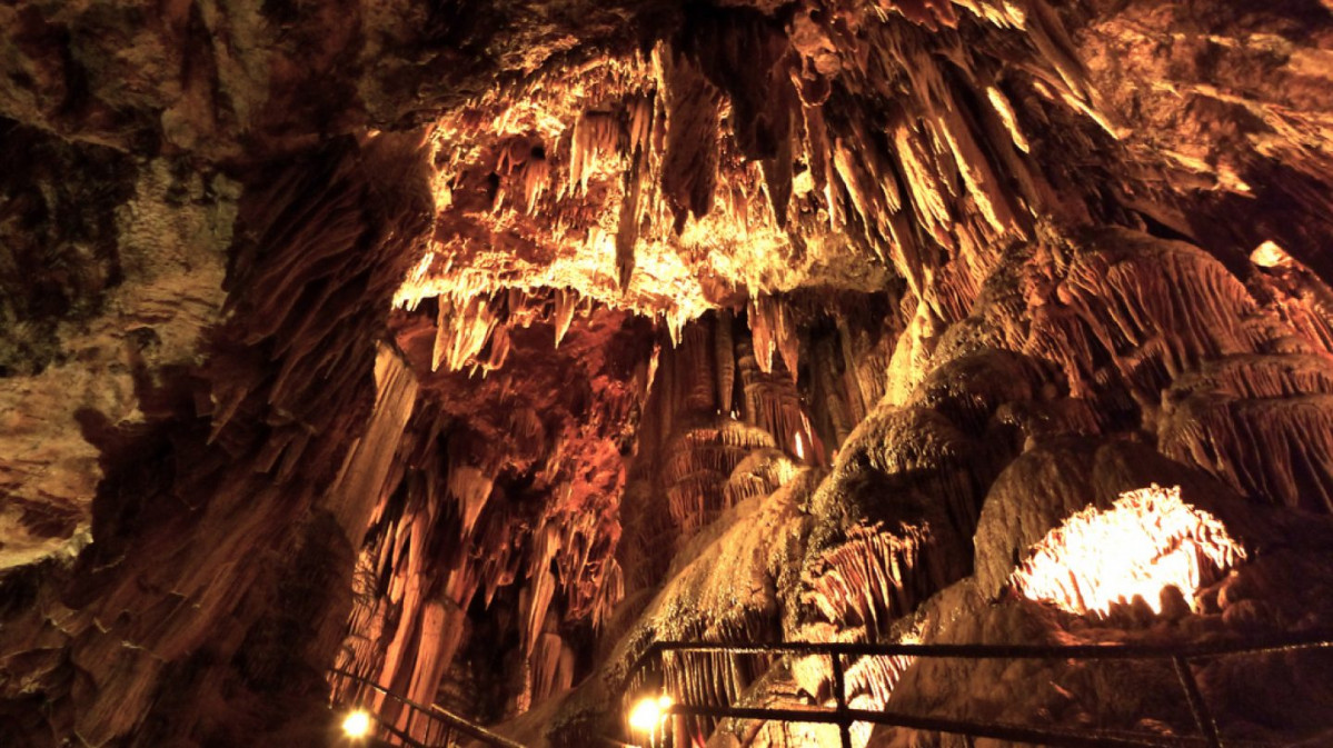 Cueva del Valporquero 1440x808