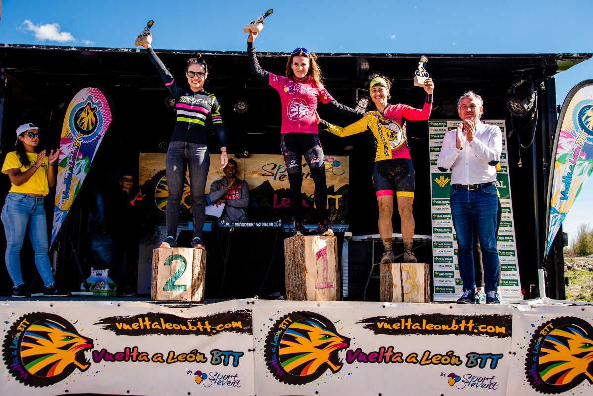 Podium Femenino Foto by Isabel G Díez