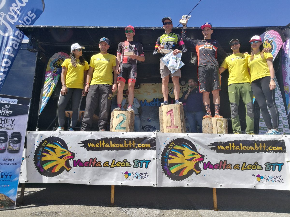 Podio masculino Vuelta a León BTT 2019 Foto by Sportevent