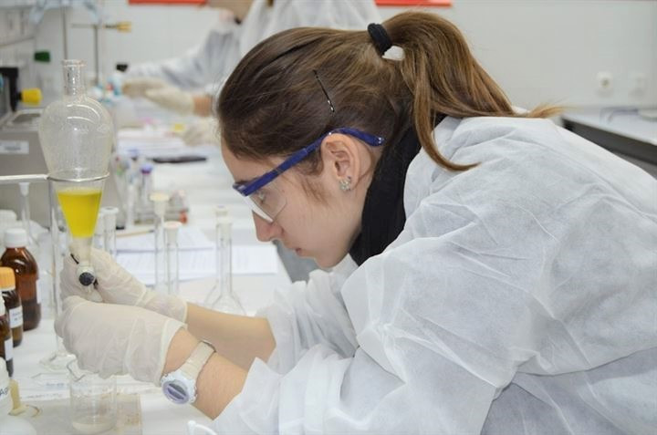 Cientifica ciencia investigacion estudio