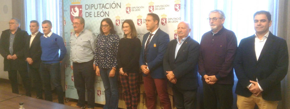 Jesús Sánchez, Pablo Martínez, Jesús Oblanca, Ángel Rivero, Susana Folla, María Perrino, Francisco J. Iglesias, José Luis Saez, Paco Reguera y Luis González en la Cumbre