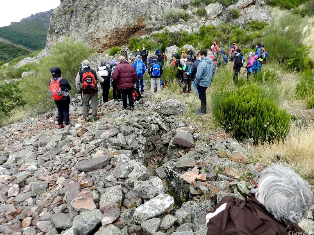 PROMONUMENTA. PARQUES EÓLICOS. Peña Morquera. Una de las trincheras (Foto Chema Vicente))