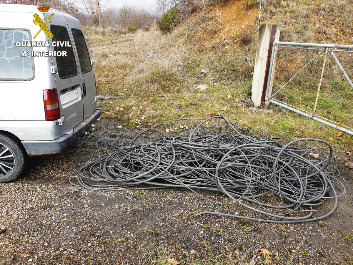 201218 FOTO 2 TRES detenidos hurto cobre   cable recuperado