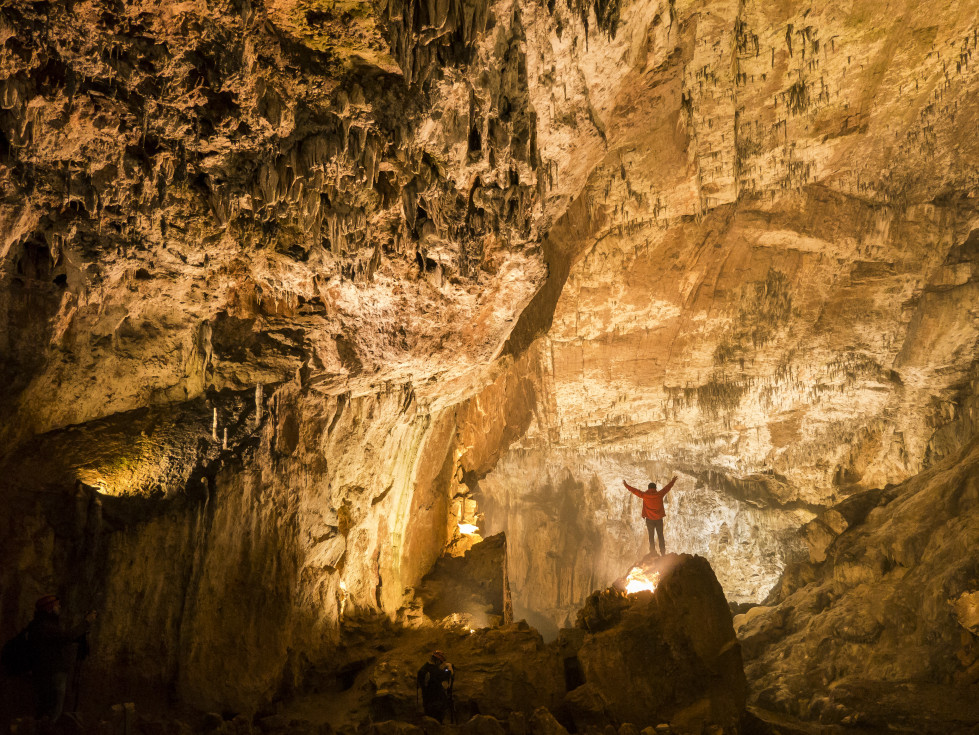 CUEVA DE VALPORQUERO