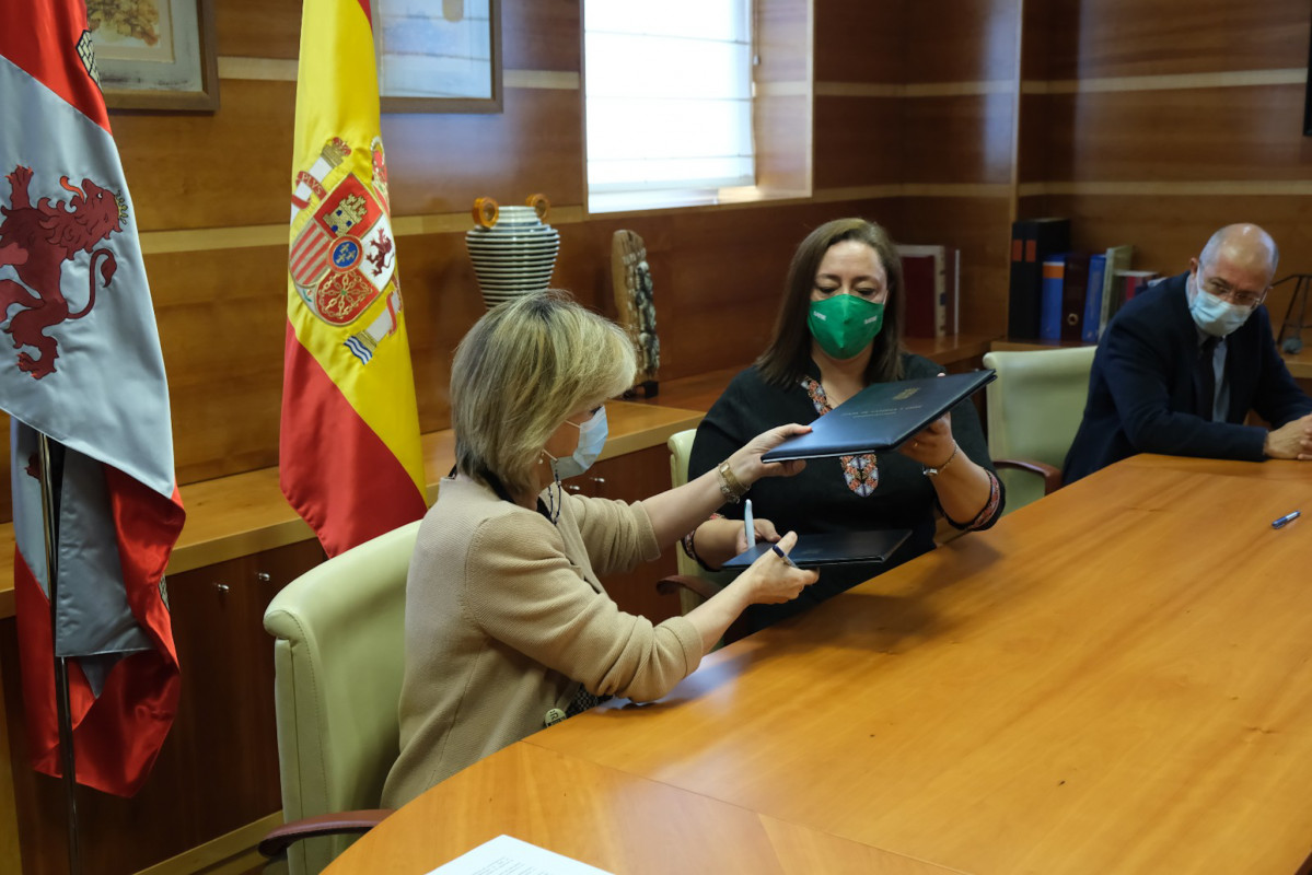 20210319 CONSEJERA DE SANIDAD FIRMA SATSE 24