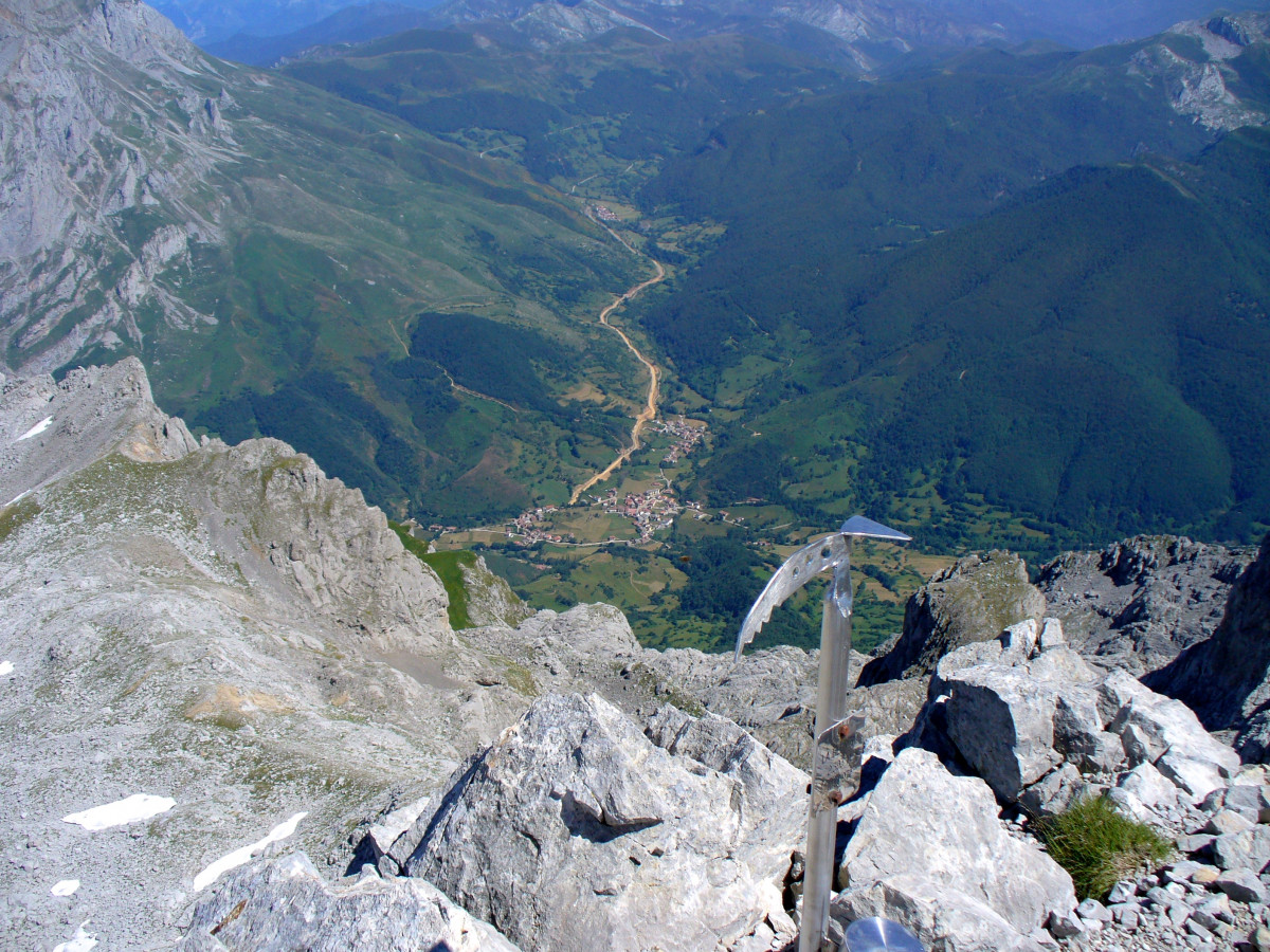 Los Llanos, Posada, Prada y Santa Marina, desde la cima de La Bermeja