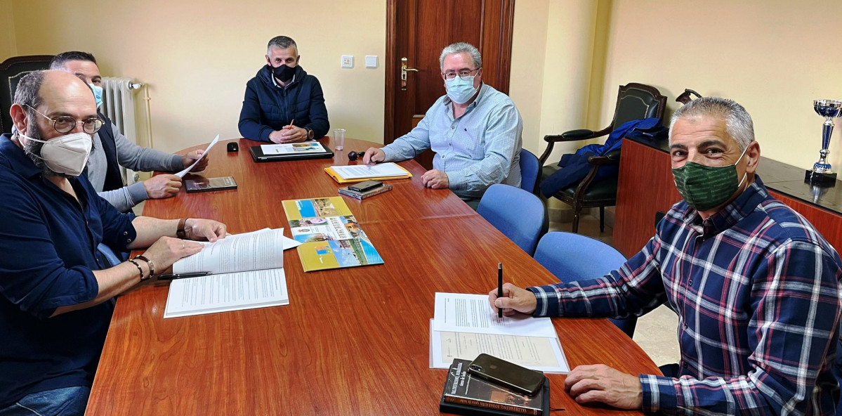 REUNIÓN CON ISIDORO MARTÍNEZ EN AYTO VALDEFRESNO