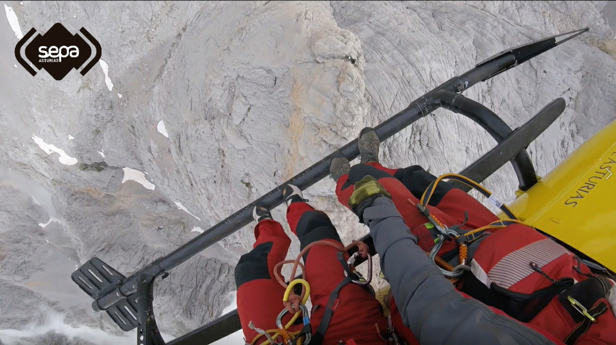 2021.06.27 RESCATE MONTAÑA CABRALES2