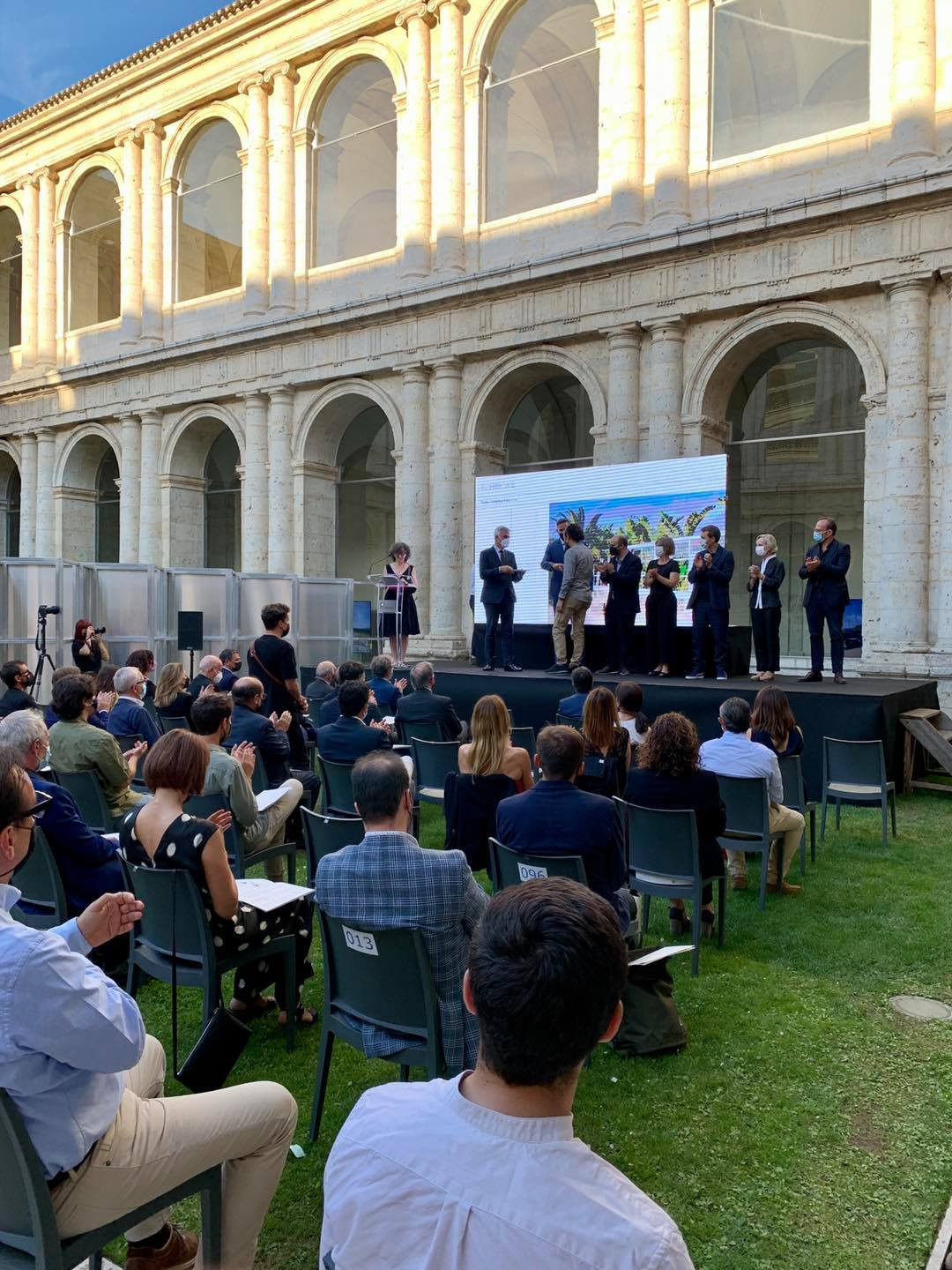 Borja Sánchez recogiendo el premio