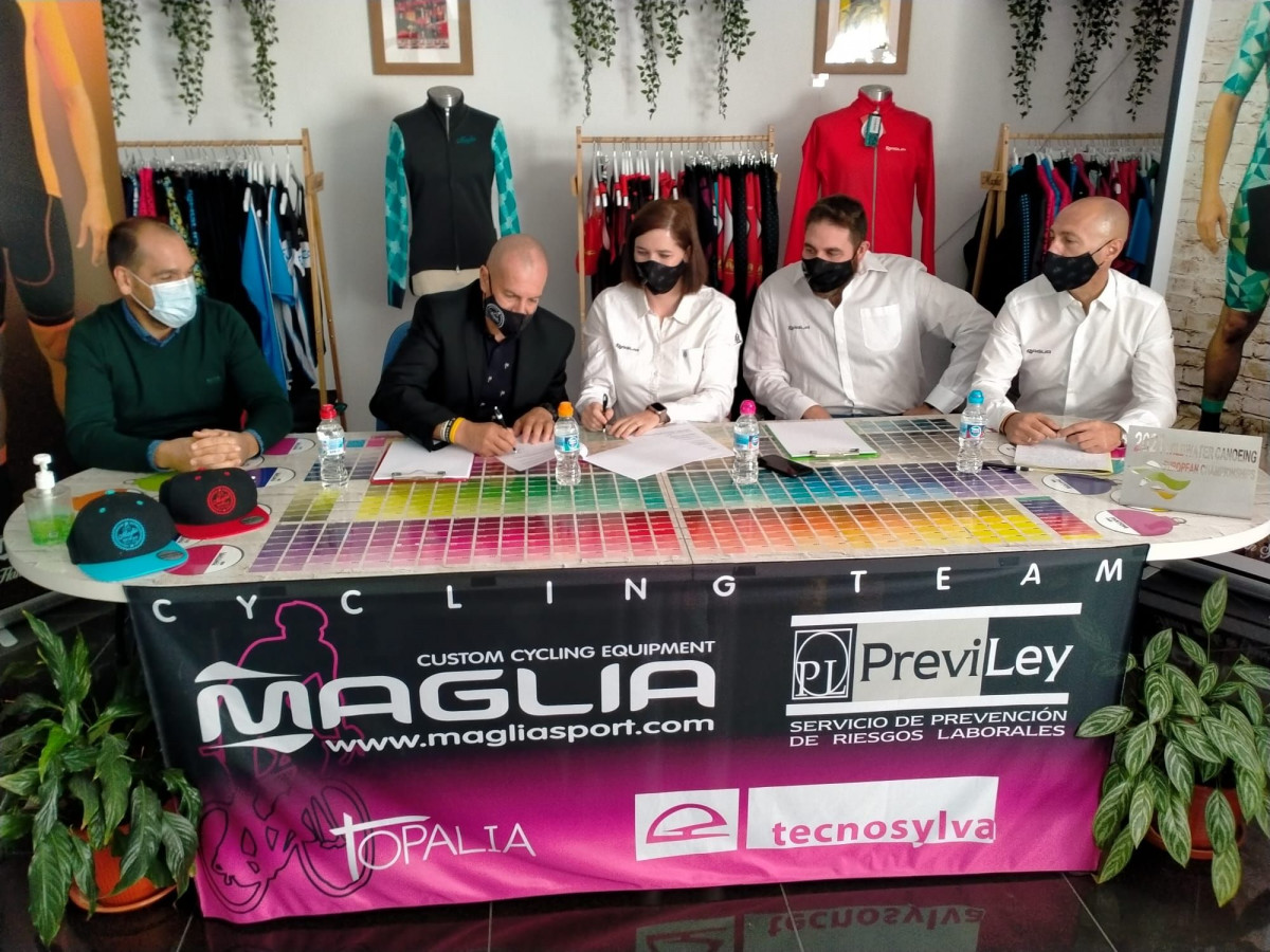 Firma Fundación Reino de León y Maglia Sport