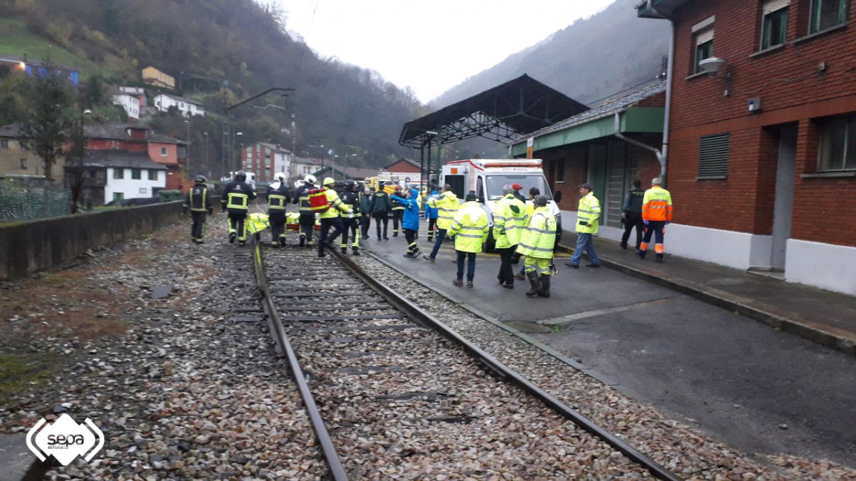 2021.11.29 ACCIDENTE FERROVIARIO EN LENA 4