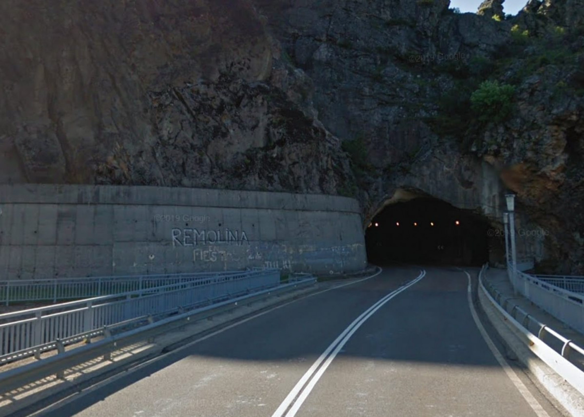 Tunel presa de riaño remolina