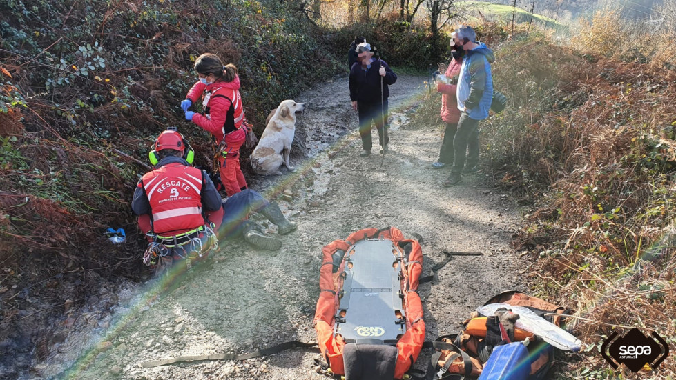 2021.12.12 RESCATE DE MONTAÑA EN RIOSA