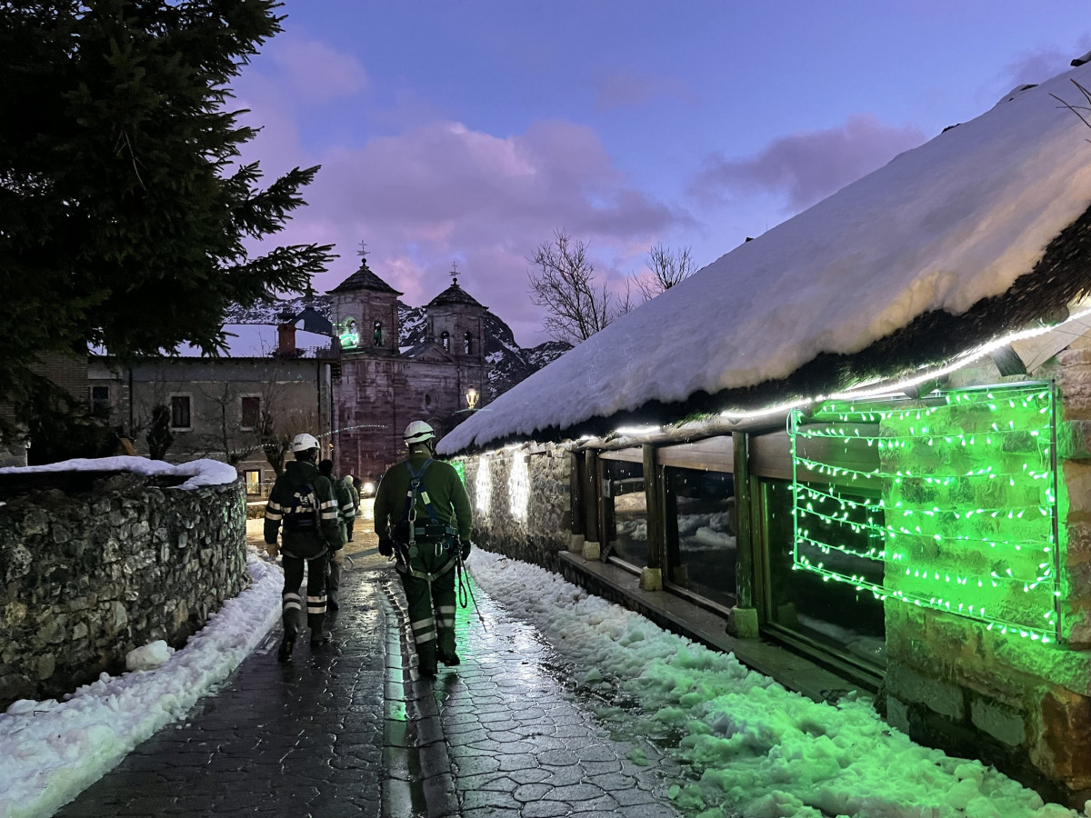 2021 12  Iberdrola ilumina las calles de Lois