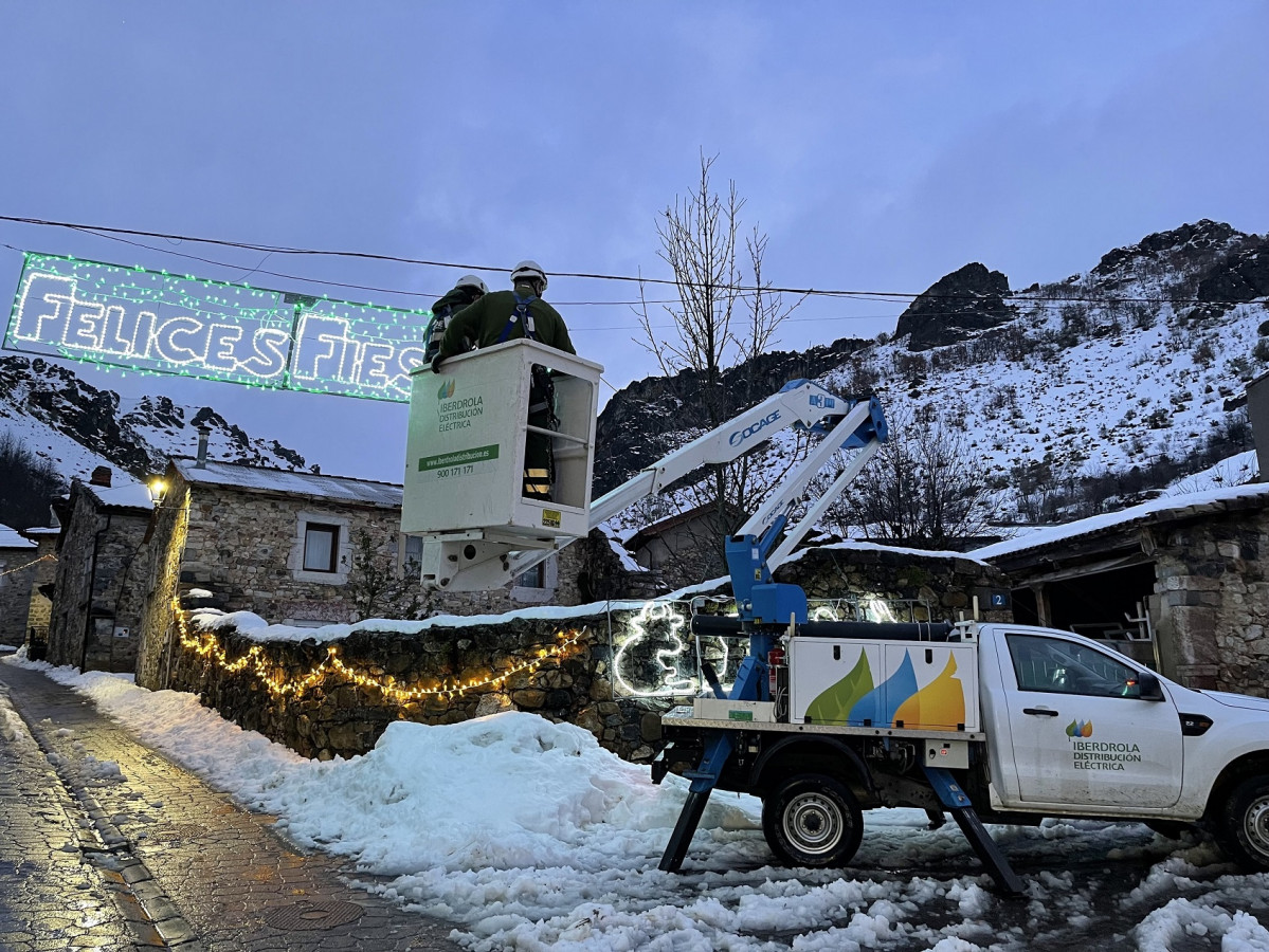 2021 12  Iberdrola ilumina la Navidad de la montaña leonesa