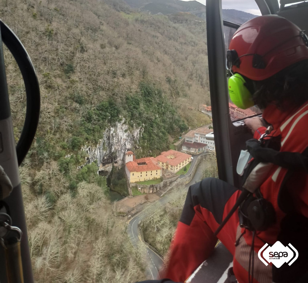 2022.01.10 RESCATE DE MONTAÑA EN CANGAS DE ONÍS