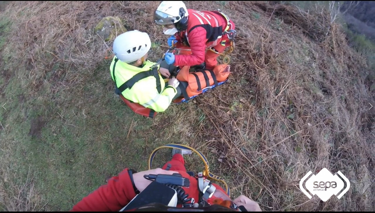 2022.02.05 RESCATE DE CAZADOR EN LENA