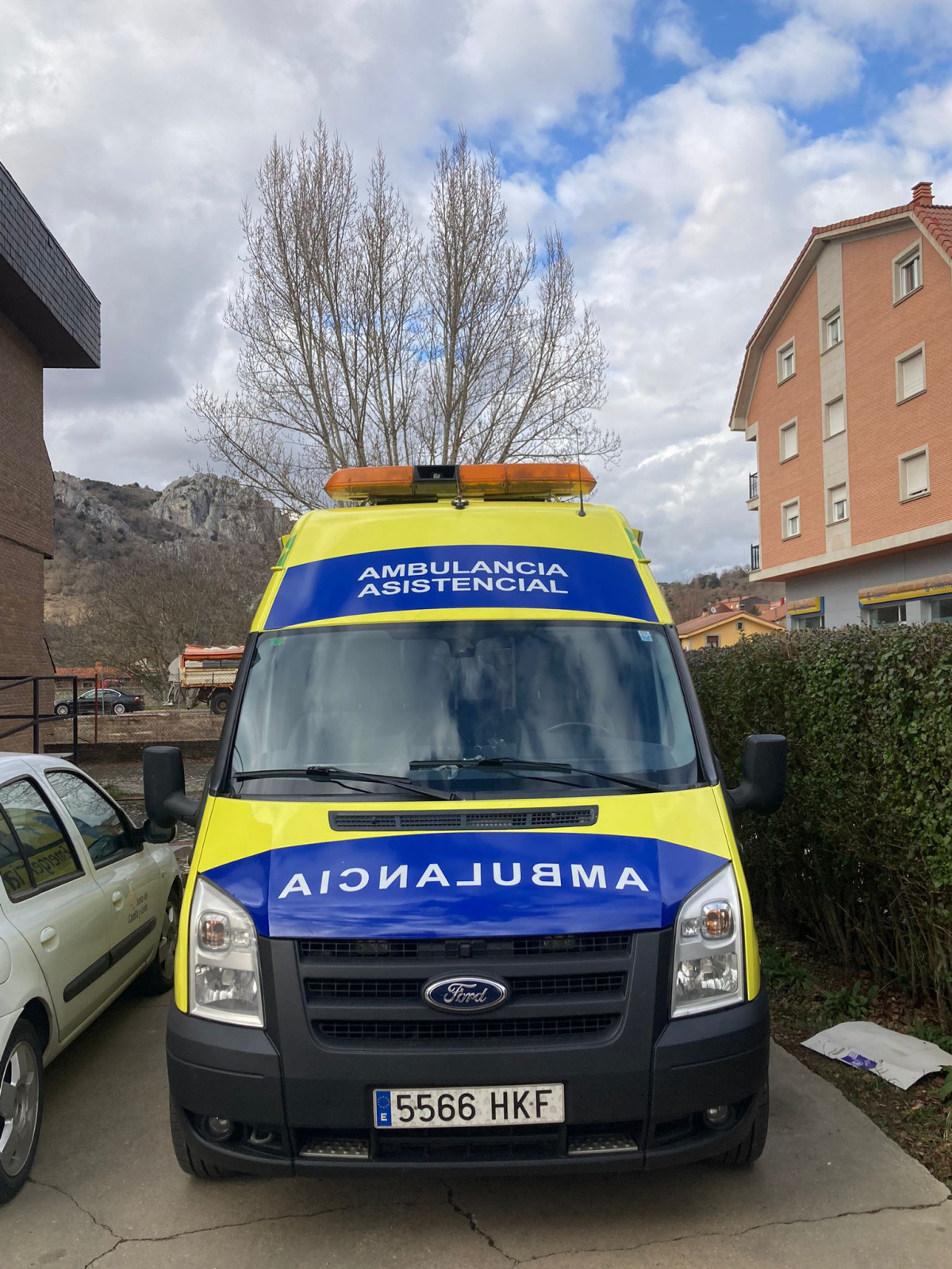 Ambulancia centro de salud de cistierna 2