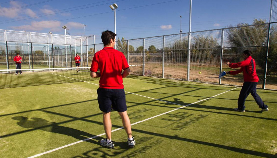 Foto de archivo   Actividades Deportivas ULE (Pádel)