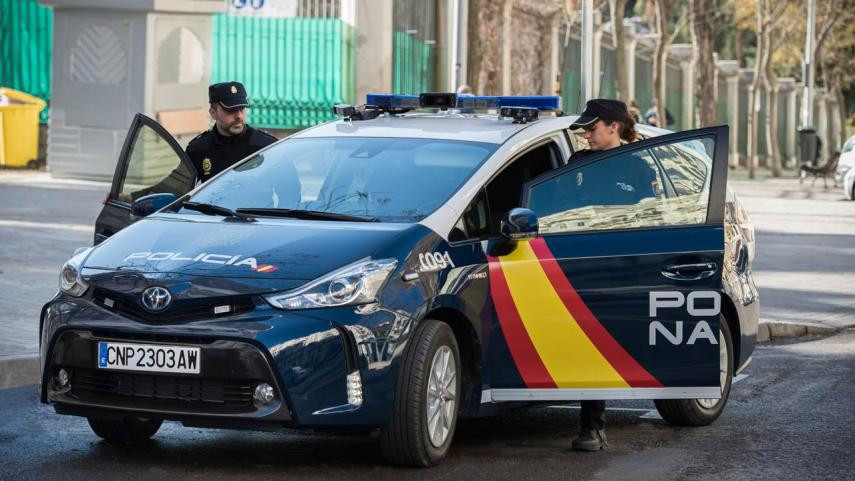 220308 FOTO DETENIDO LESIONES CARNAVALES ASTORGA. Toyota prius policia nacional 5