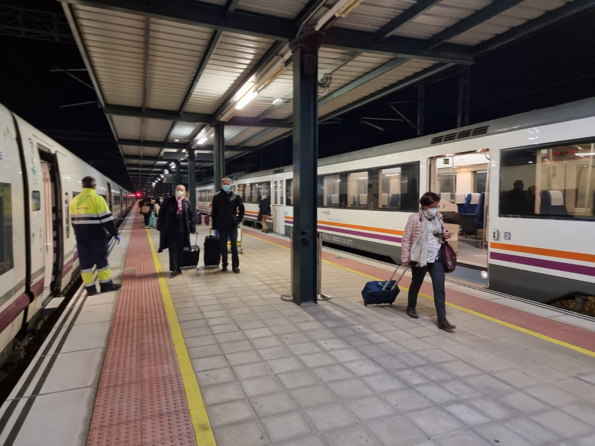 Estación de tren de león ave marzo 2022 1