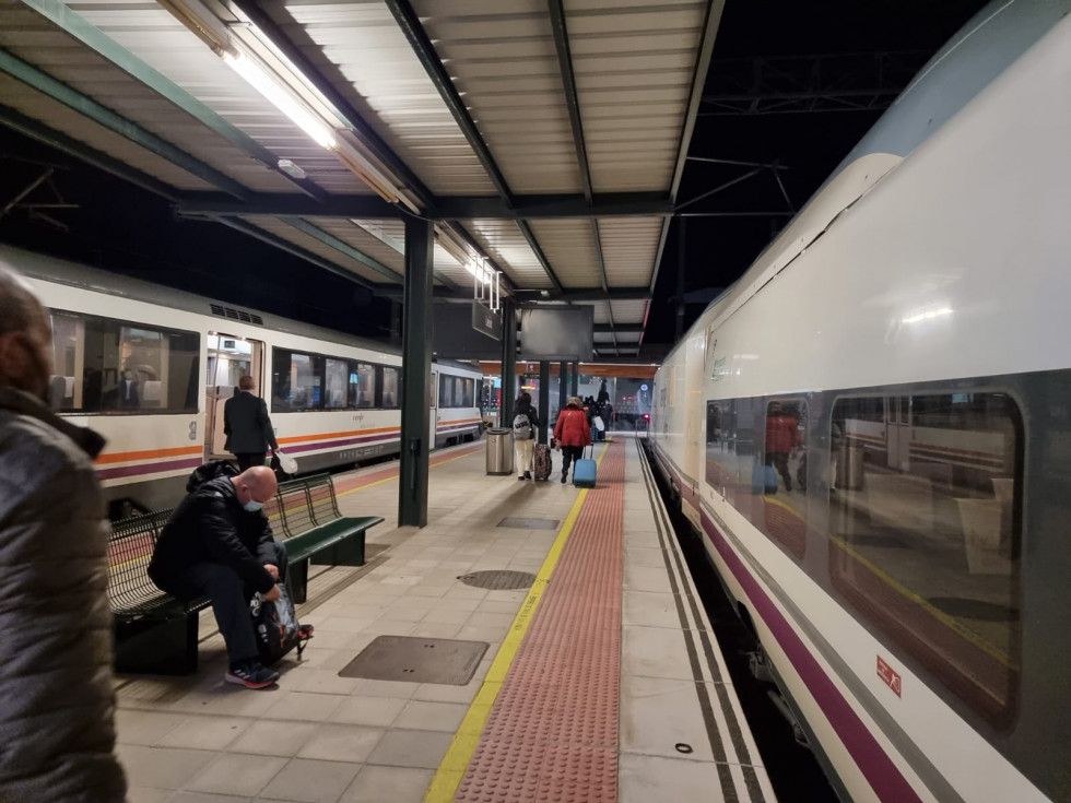 Estación de tren de león ave marzo 2022 2