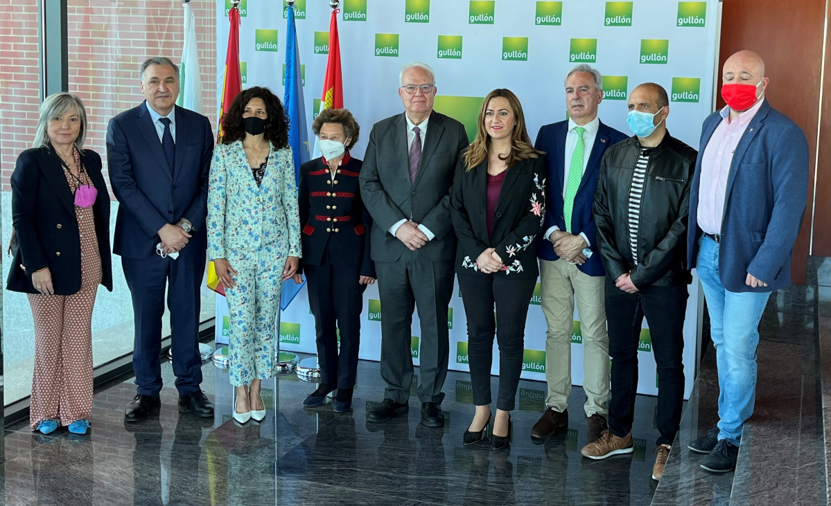 Foto de familia Delegación de Gobierno CyL, MINCOTUR y Galletas Gullón