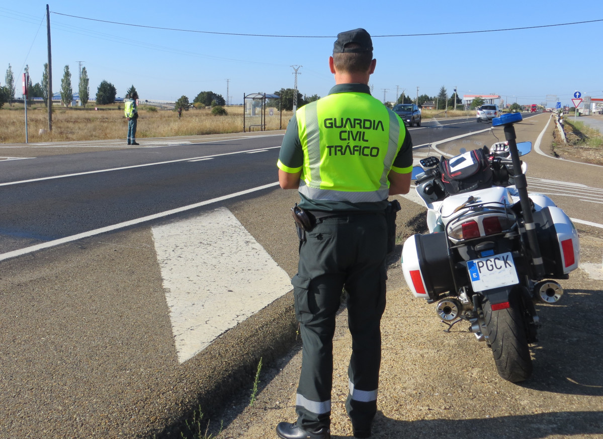 220706 FOTO detenido  falso taxi. Patrulla Guardia Civil Tru00e1fico