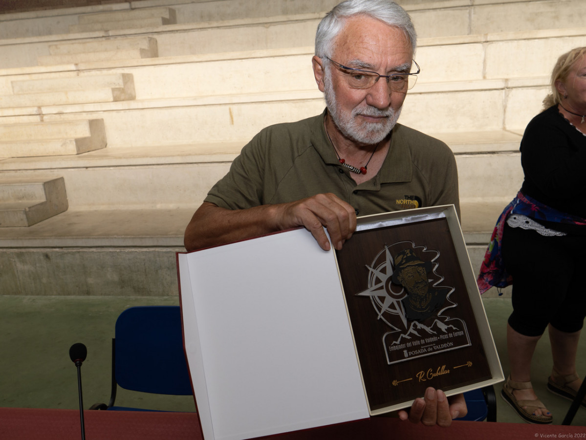 Placa del Ayuntamiento homenaje isidoro rodriguez cubillas