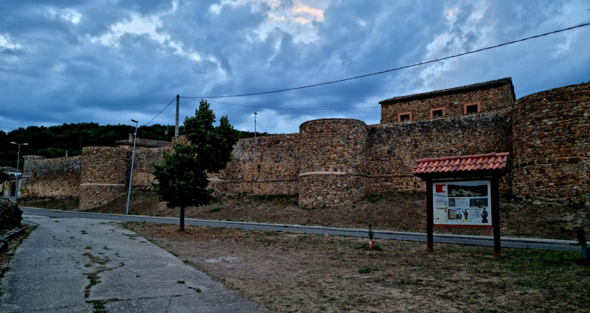 Muralla renedo de valdetuejar palacio marqueses de prado 222