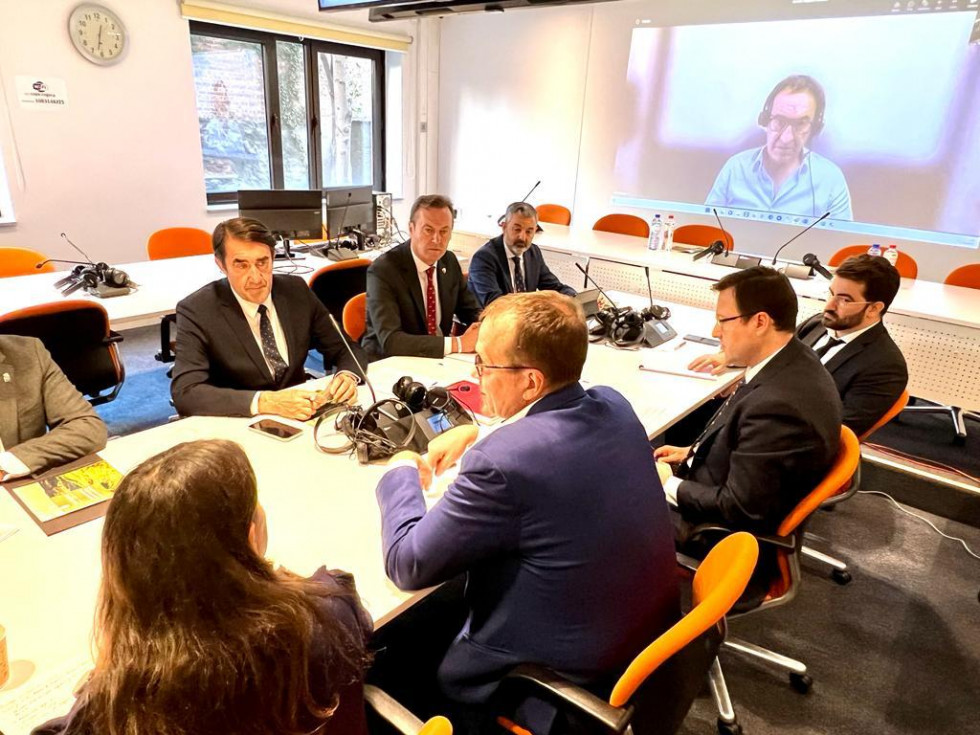 Reunión consejeros con representantes agricultores en Europa