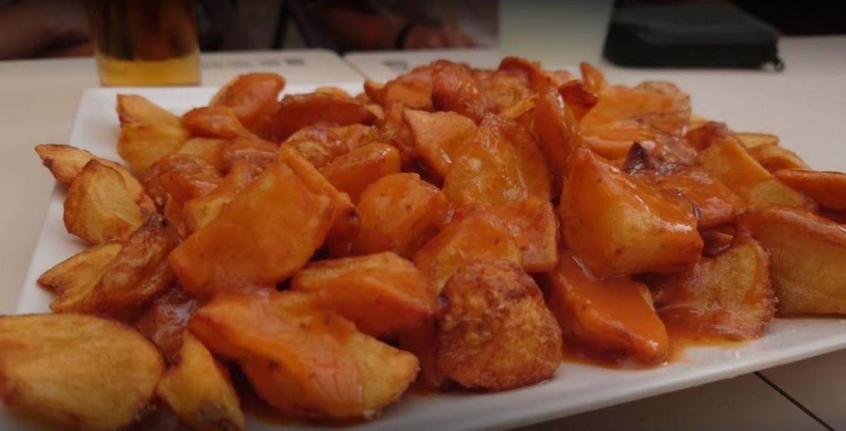 Patatas bravas meson la chuleta iu00f1igo ferrero