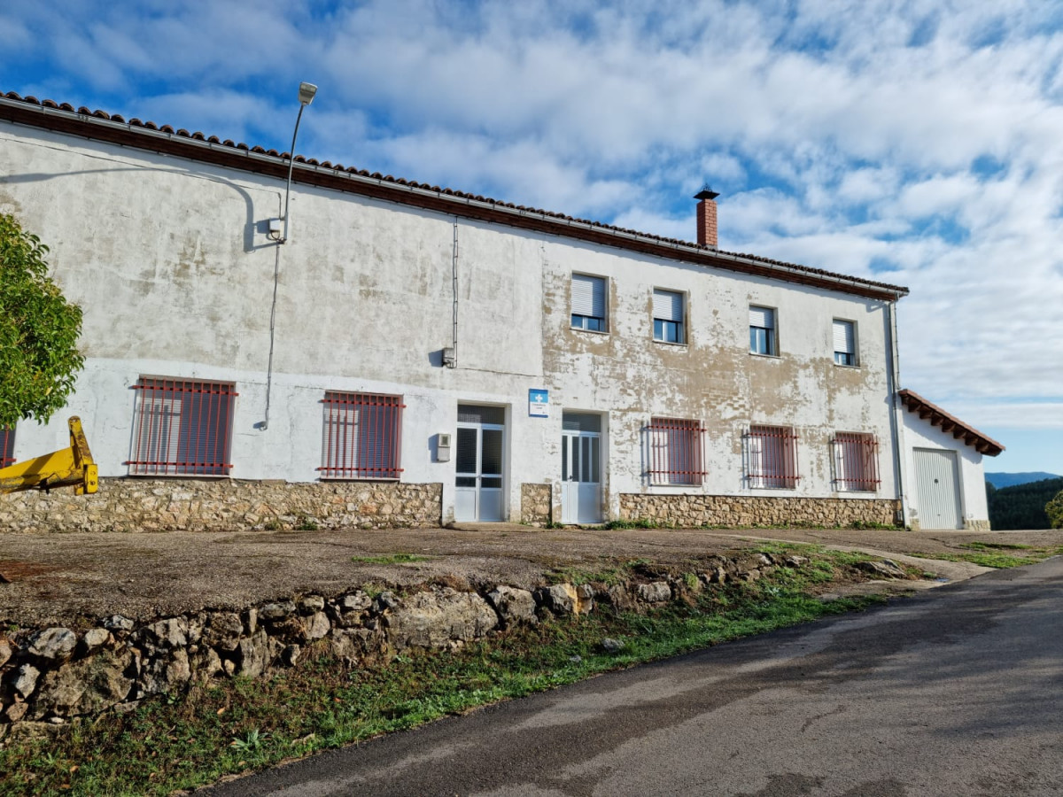 Escuelas y consultorio prado de la guzpeña 1