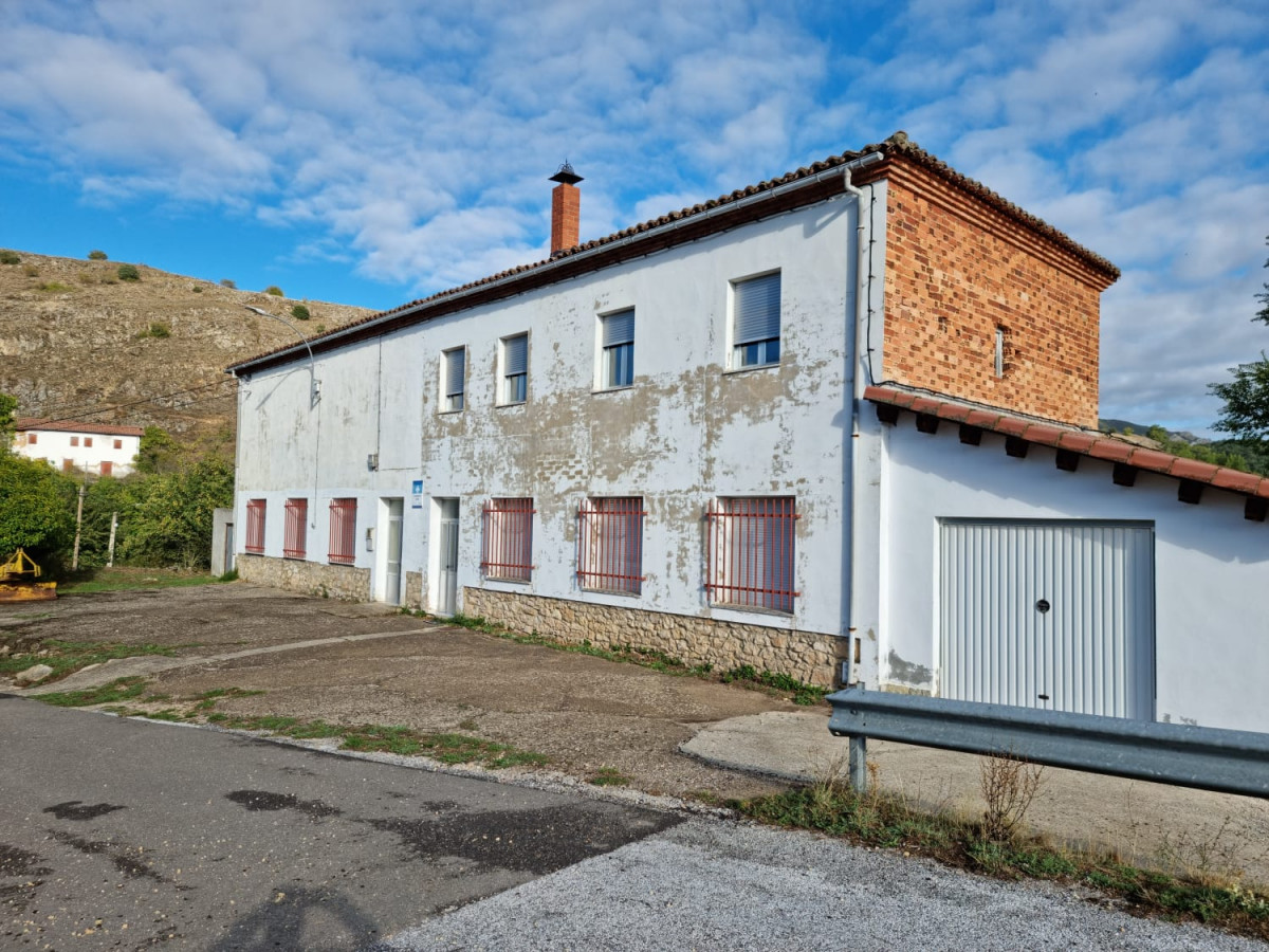 Escuelas y consultorio prado de la guzpeña 3