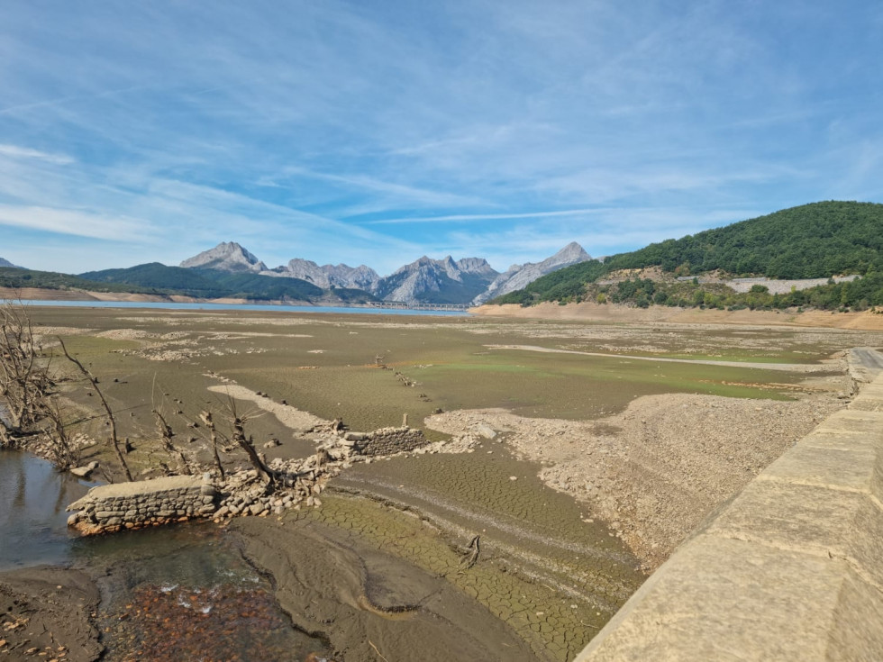 Pantano de riaño sequia septiembre 22 7